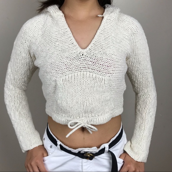 Beautiful old navy crop sweater - Picture 4 of 8